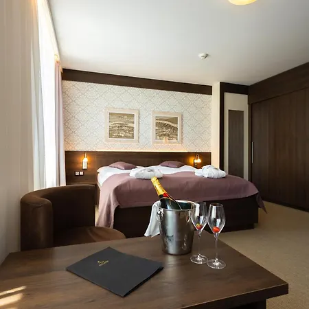 Hotel Wellness Jason Vrsatske Podhradie